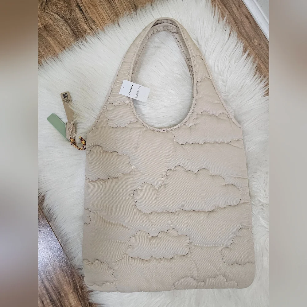 Coachtopia Loop Flat Tote with Cloud Quilting - Picture 6 of 14